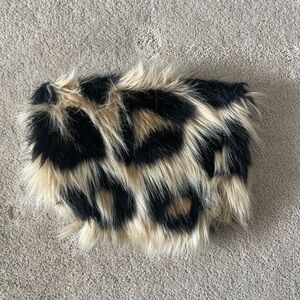 NWOT Fuzzy clutch with zipper